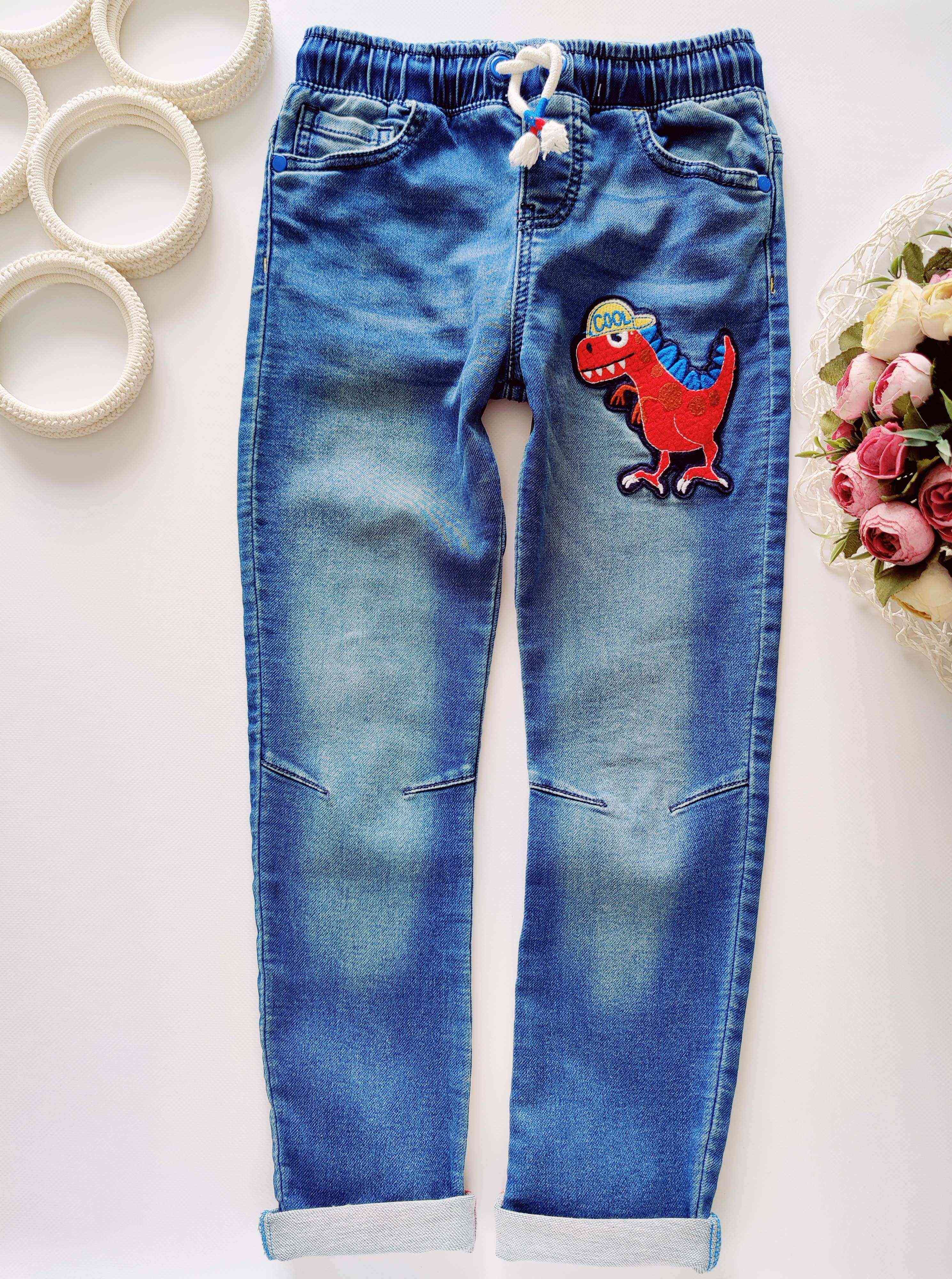 6,7 років, зріст 122 М'які джинси з динозавром для хлопчика