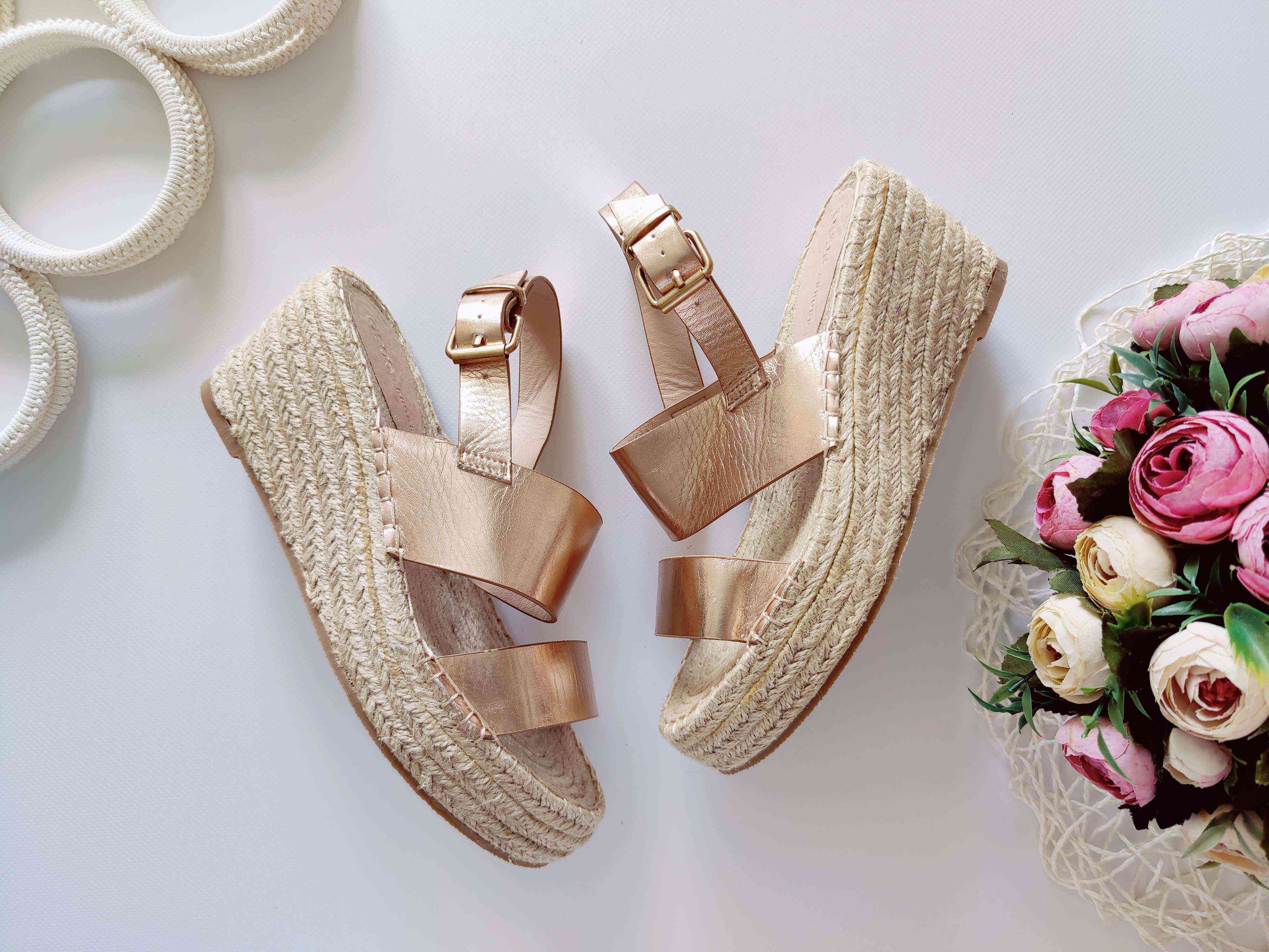 38 (24,5 см) Золотисті босоніжки на платформі Asos