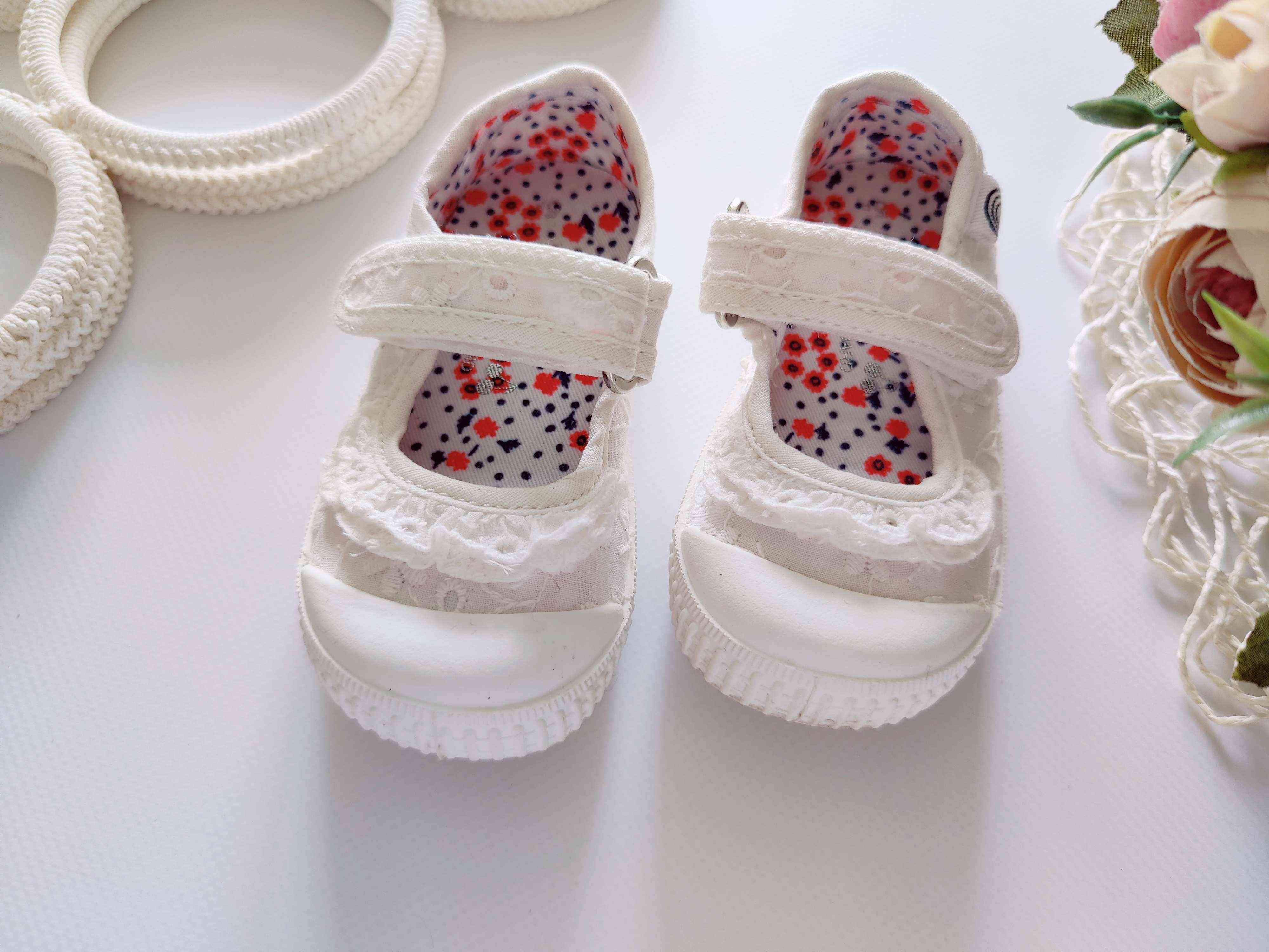 21 (13,5 см) Нарядные булые кеды с усиленным носком