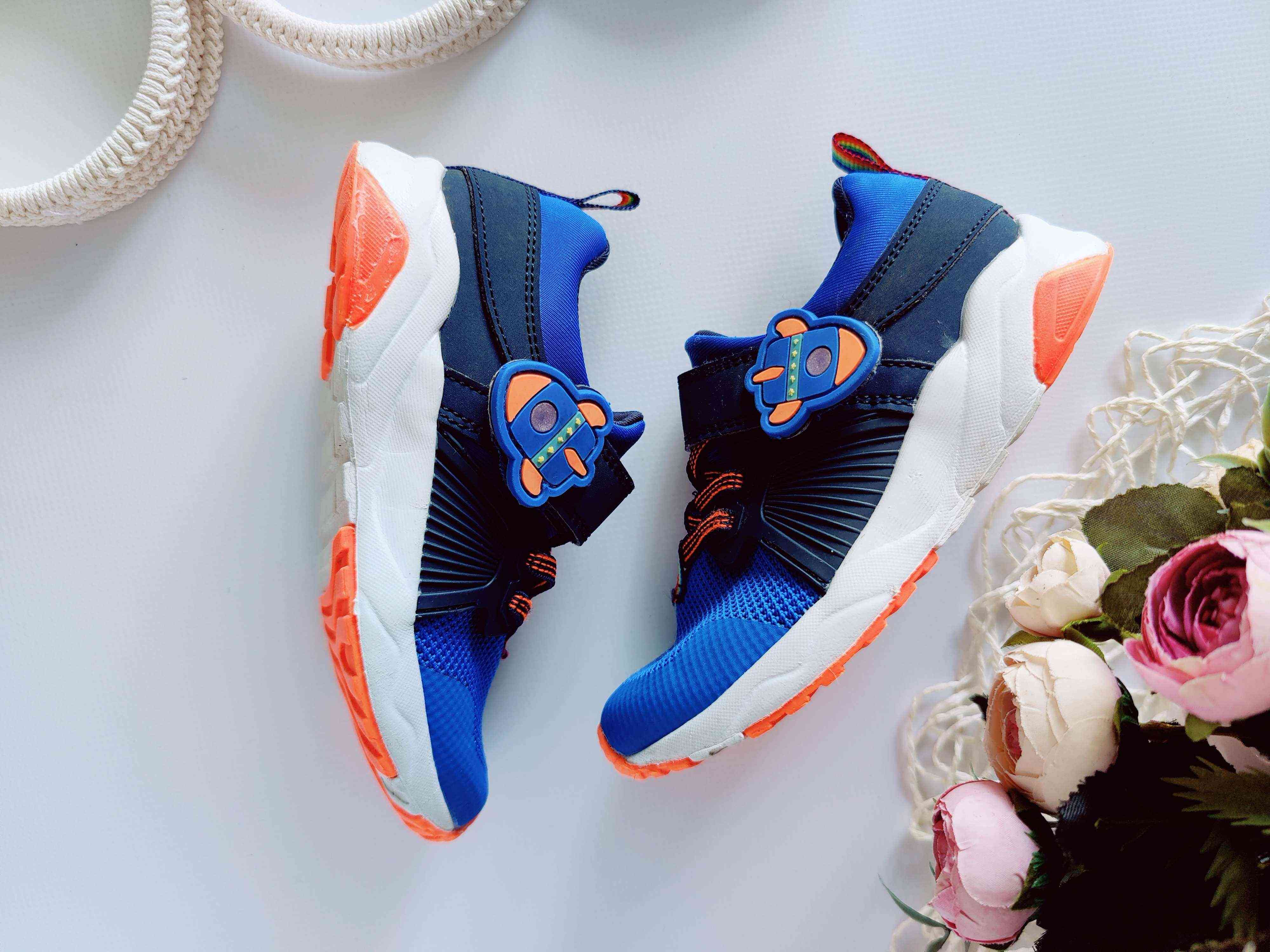 25 (15,5 см) Красиві кросівки для хлопчика на липучках