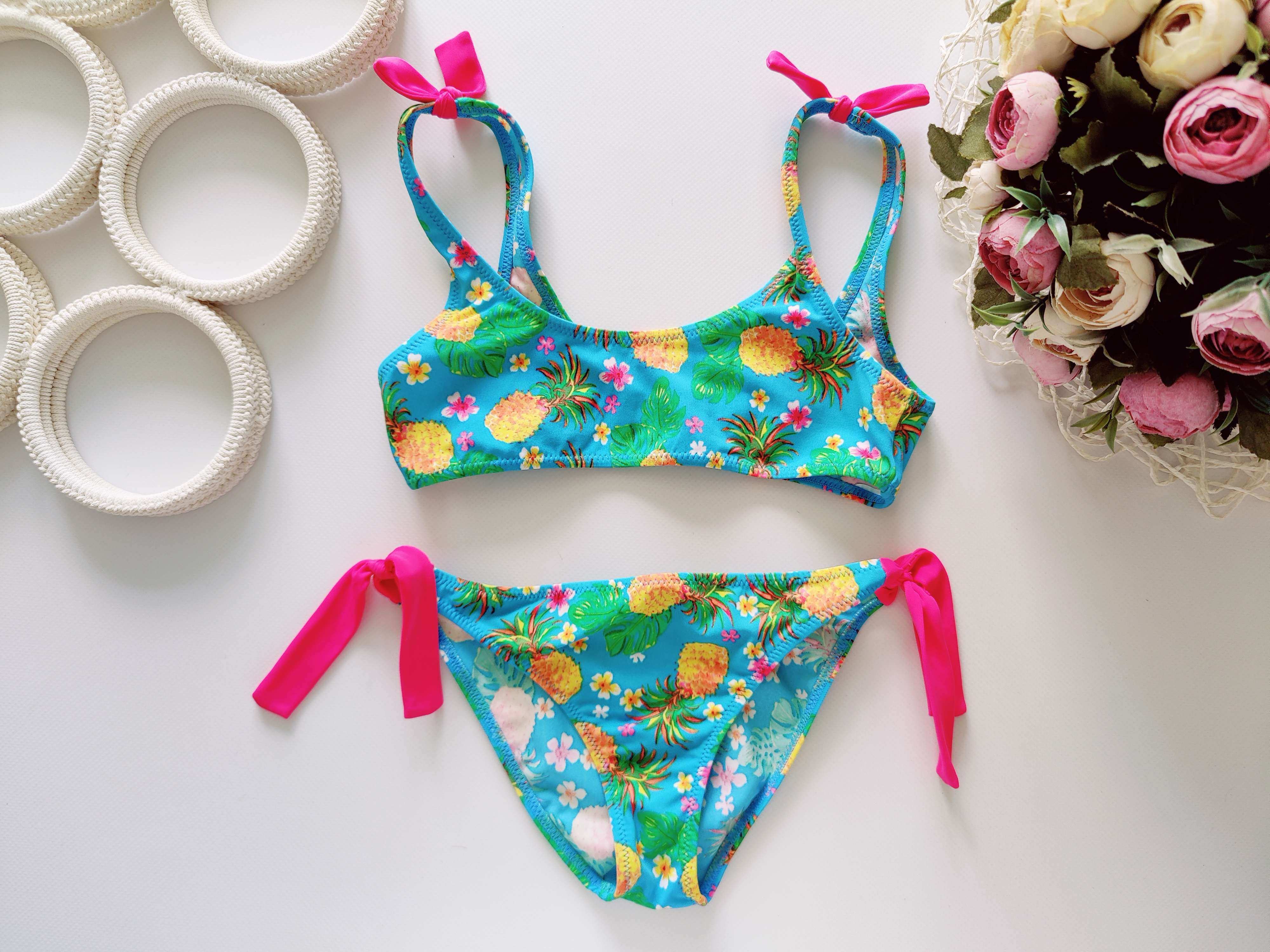 Дитячий купальник в ананасах