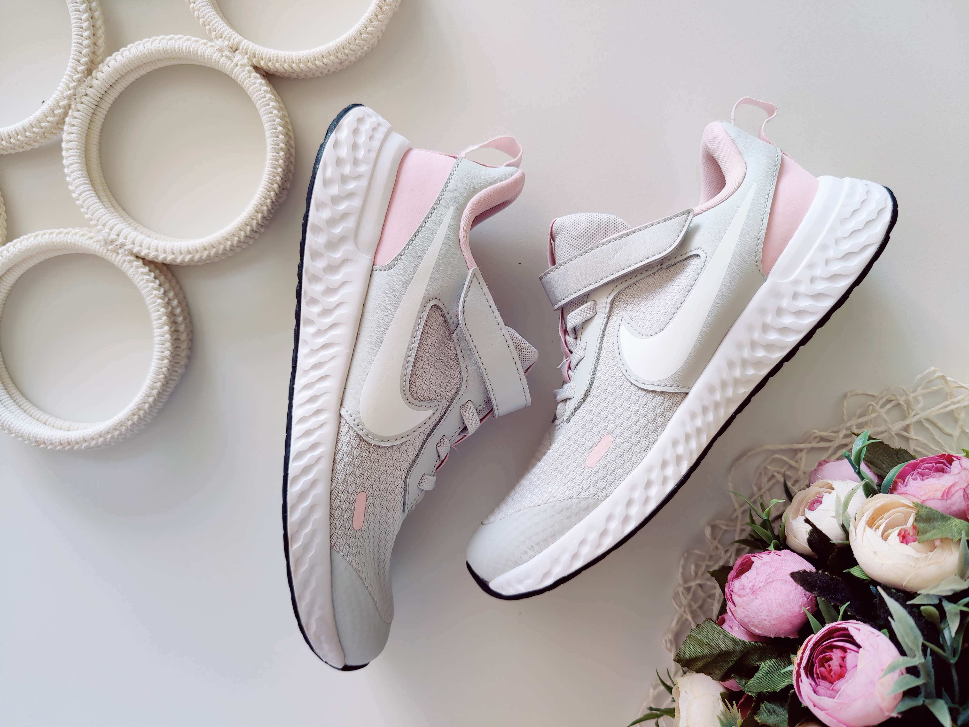 35 (22,5 см) Фірмові кросівки