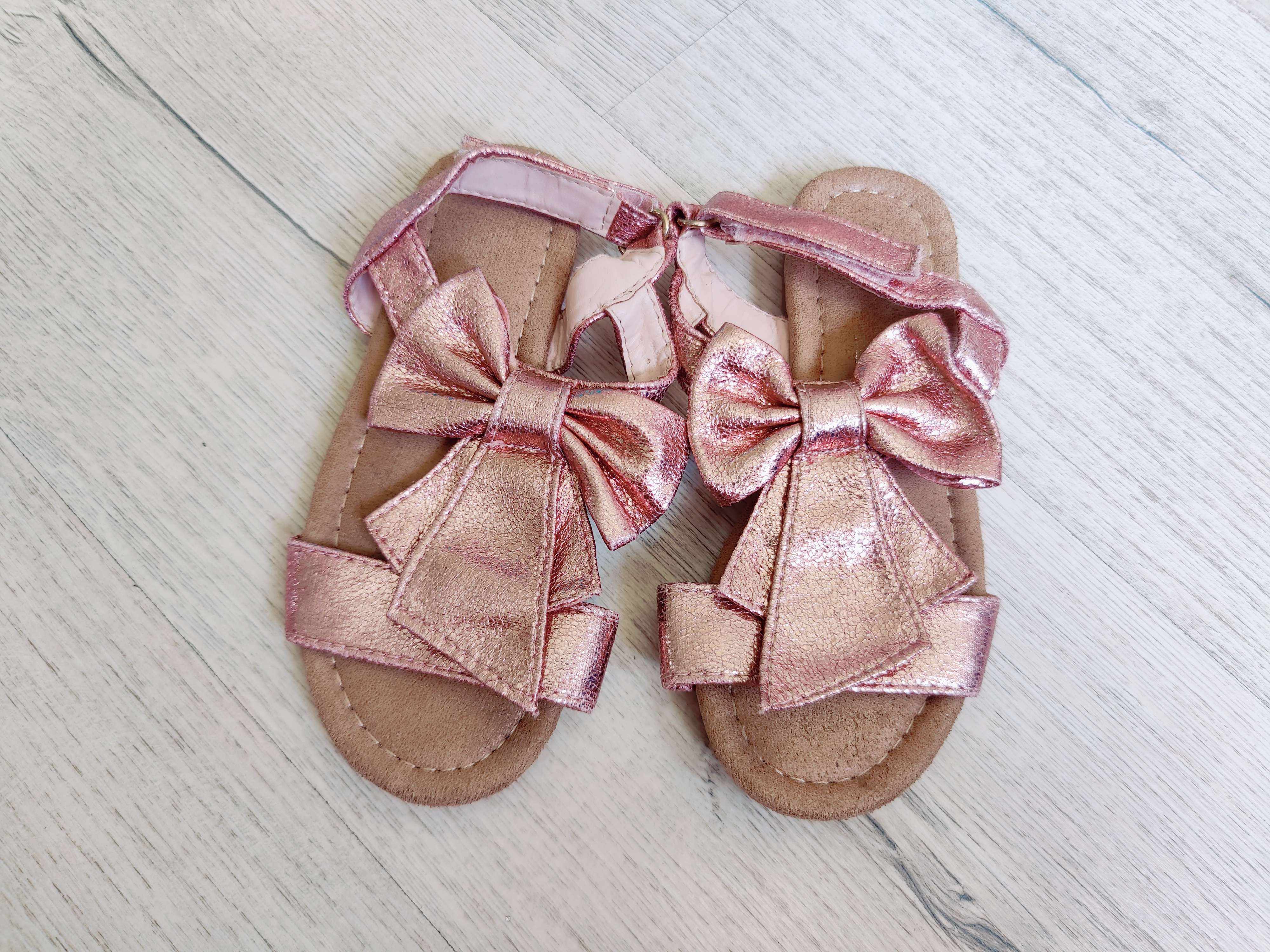 27 (16-17,5 см) Красиві босоніжки