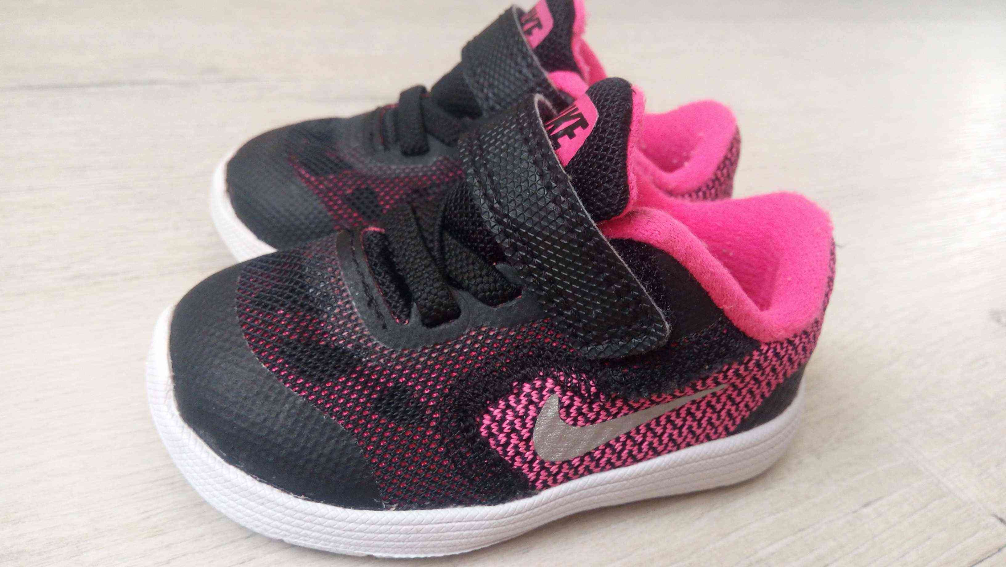 19 (11,5 см) 6\12 міс. Кросівки для дівчинки