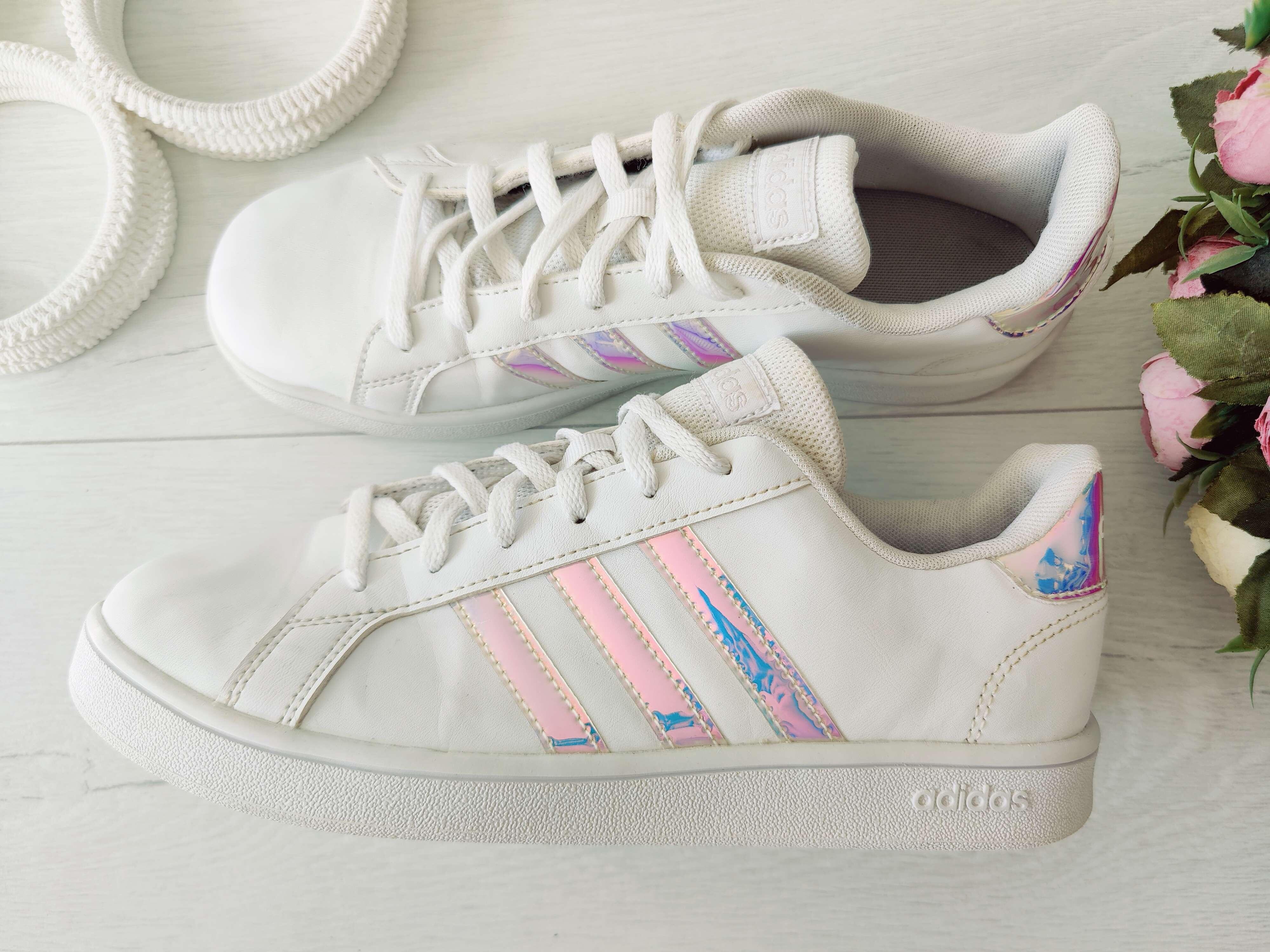 38,5 (25 см) Білі шкіряні кросівки для дівчинки