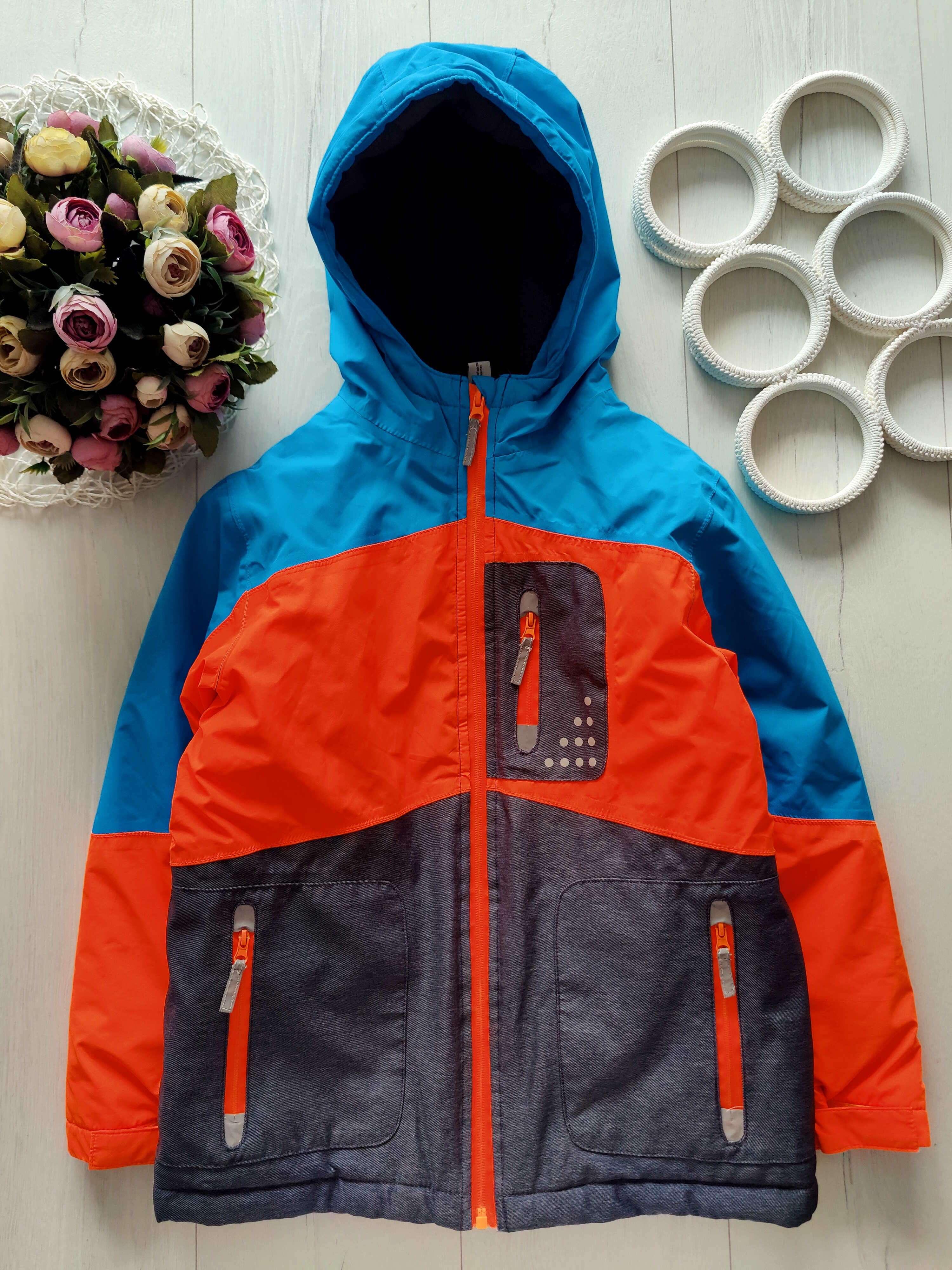 9 років, зріст 134 Яскрава зимова куртка на синтепоні