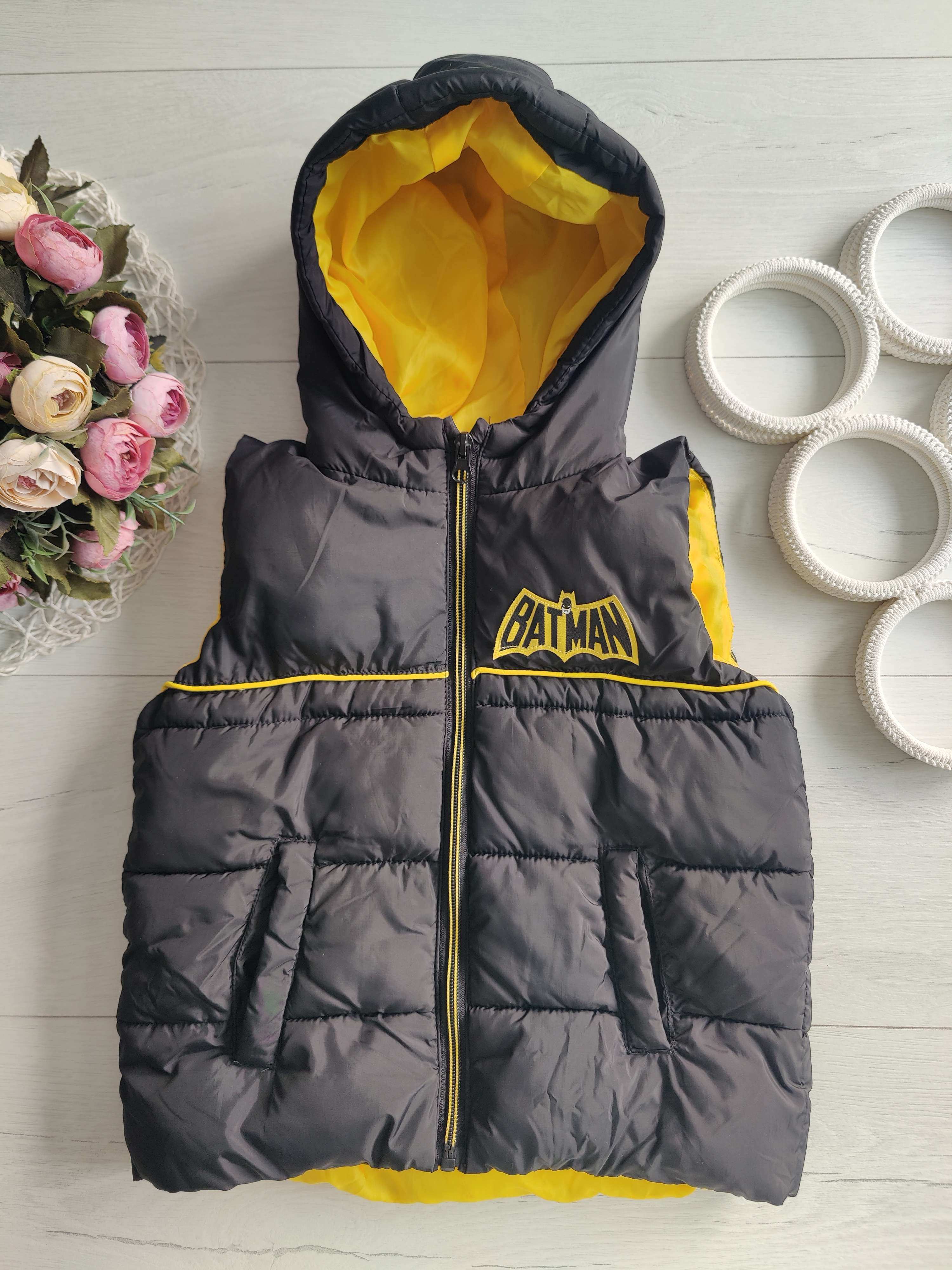 4 роки, зріст 104 Тепла дута жилетка на синтепоні Бетмен