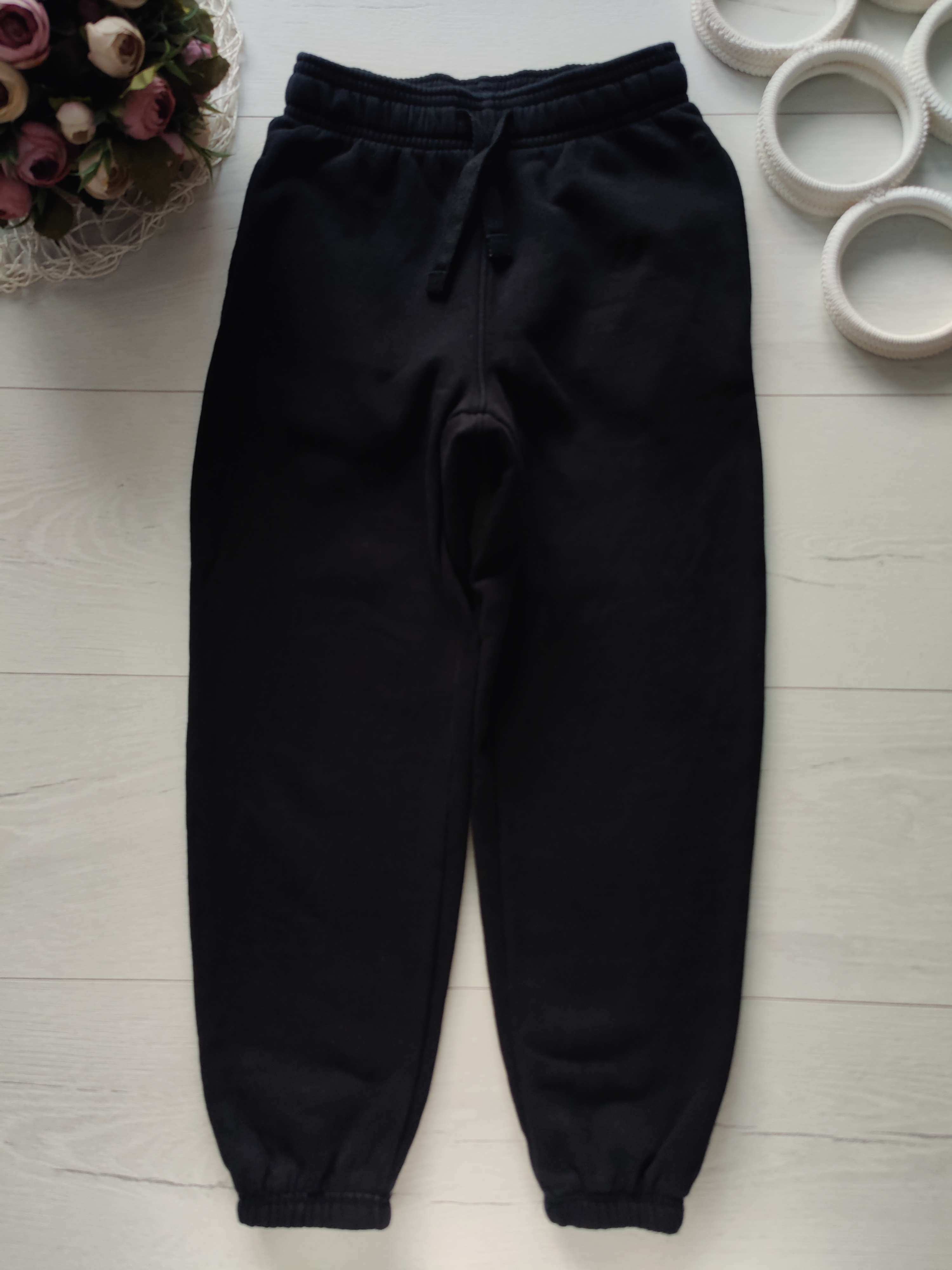 7,8 років, зріст 128 Чорні спортивні штани на флісі