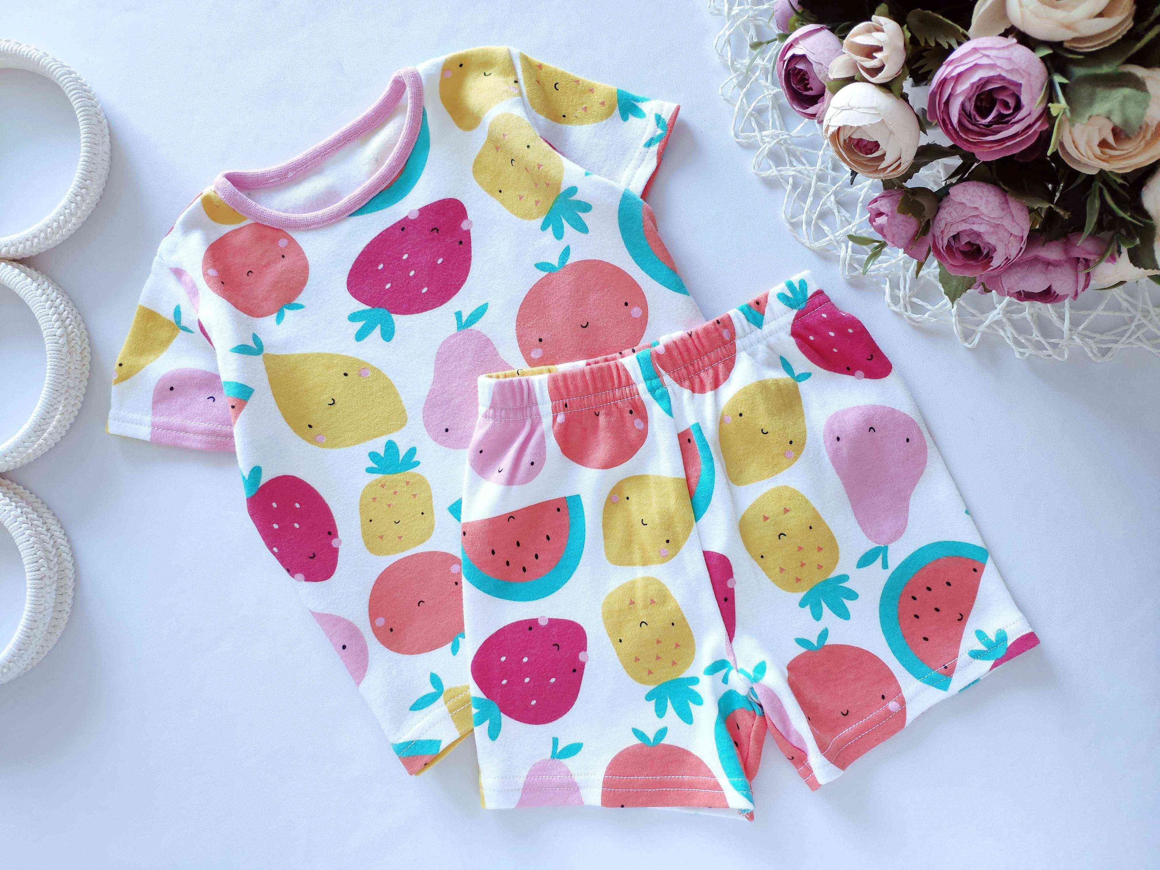 6,9 міс, зріст 68,74 Комплект у полуничках