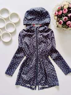 9,10 лет, рост 140 Ветровка в горошек