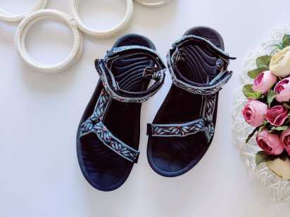 37 (24,5-25 см) Зручні босоніжки