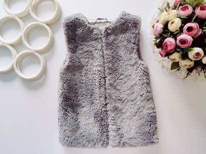 4,5 лет, рост 110 Меховая детская жилетка для девочки