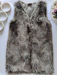 11 лет, рост 146 Меховая детская жилетка цвет хаки