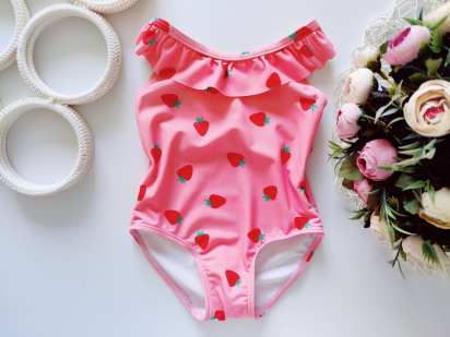 9,12 мес, рост 74,80 Купальник в клубничках