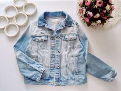 10 лет, рост 140 Крутая рваная голубая джинсовка