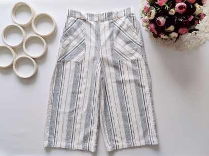 10 лет, рост 140 Легкие брюки в полоску