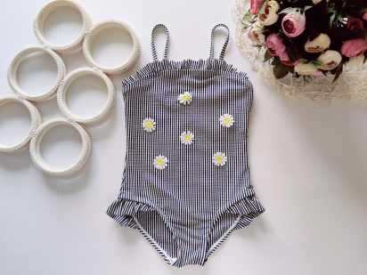 4,5 лет, рост 110 Полостый купальник в ромашках