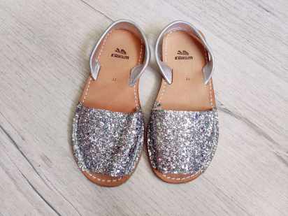 34 (21-22 см) Блискучі шкіряні босоніжки Savam