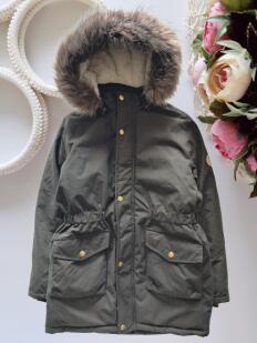 10 лет, рост 140 Зимняя куртка для девочки