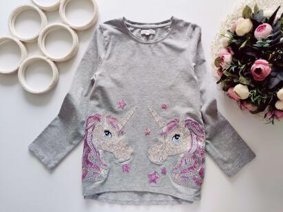 8,9 лет, рост 134 Красивый реглан с единорогами из пайеток