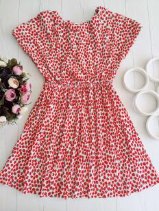 11,12 лет, рост 152 Красивое платье в клубничках