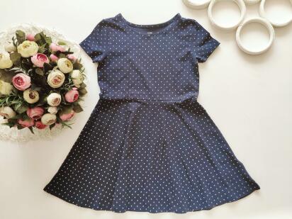 4,6 лет, рост 110,116 Трикотажное платье в горошек