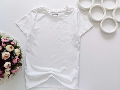 9 років, зріст 134 Однотонна біла футболка для хлопчика