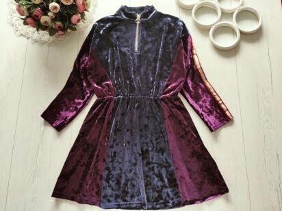 8 лет, рост 128 Бархатное платье с рукавами