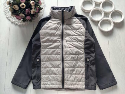 10 років, зріст 140 Вітрівка на тонкому синтепоні