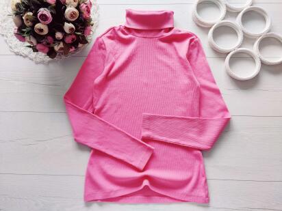 M Розовая водолазка в рубчик