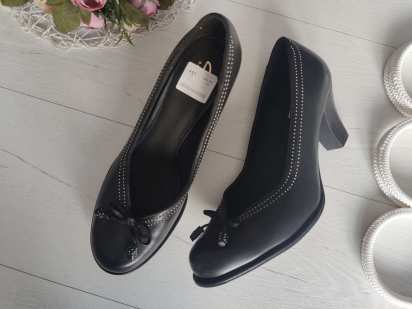 42 (27 см) Жіночі чорні шкіряні туфлі на підборах