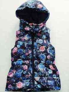 6\7 лет, рост 122 Тепая жилетка для девочки