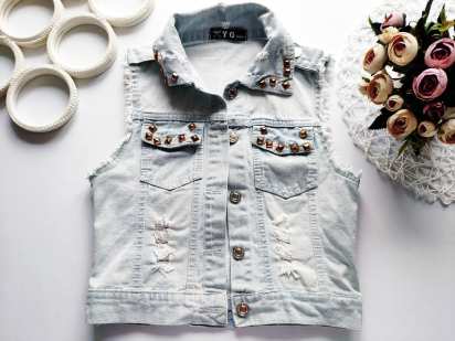 11,12 лет, рост 152 Стильная рваная джинсовая жилетка