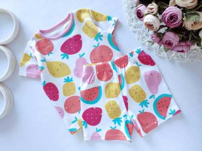 6,9 міс, зріст 68,74 Комплект у полуничках