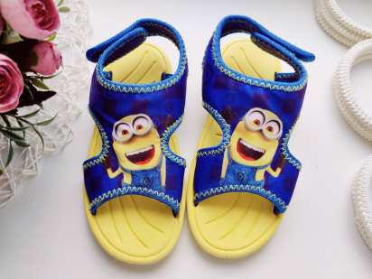 30 (18,5-19,5 см) Босоніжки з міньйонами